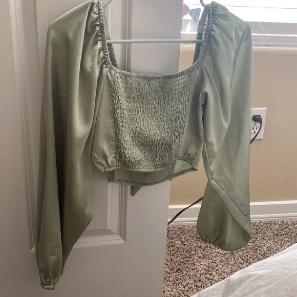 Princess Polly long puff sleeve crop top - Picture 2 of 4